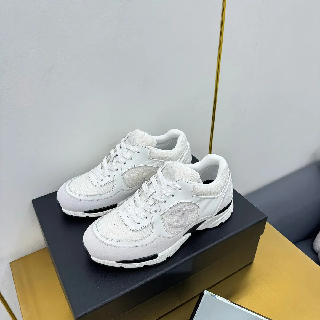👟👟Ex-factory price 660👟👟 Top version, original quality! ! ! Chanel Chanel - 2025 casual sports shoes, the top casual sports shoes in the counter, this classic design; the upper is electro-embroidered with a variety of techniques; the outsole is fashionable and sporty; the extraordinary inclusion of a variety of color matching elements... The diversified mix and match is very beautiful and versatile, casual, fashionable, sports and outdoor can be taken into account... ꫛꫀꪝ Go➫ Materials: ❶Upper: Original first-layer cowhide ❷Inner: Sheepskin ❸Outsole is based on: original TPU combination outsole, full set of boutique packaging for women 35–41 👉